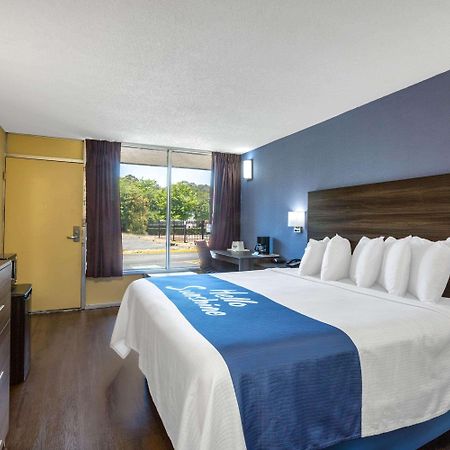 Days Inn By Wyndham Hampton Near Coliseum Convention Center Exterior foto